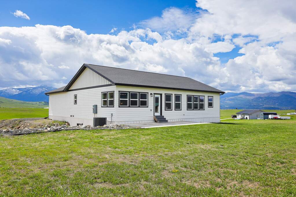 6 Bedroom Single Family Home/House's Image 42