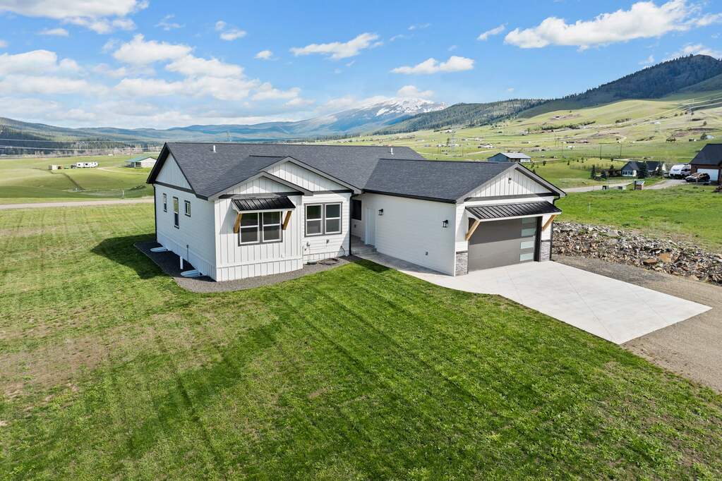 6 Bedroom Single Family Home/House's Image 50