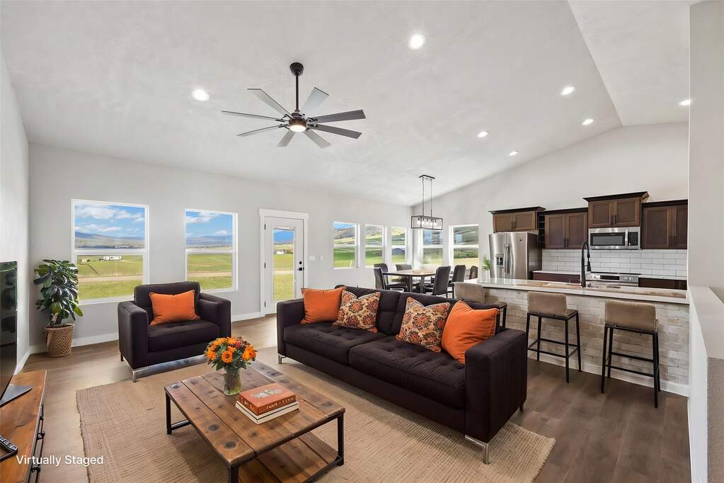 6 Bedroom Single Family Home/House's Image 3