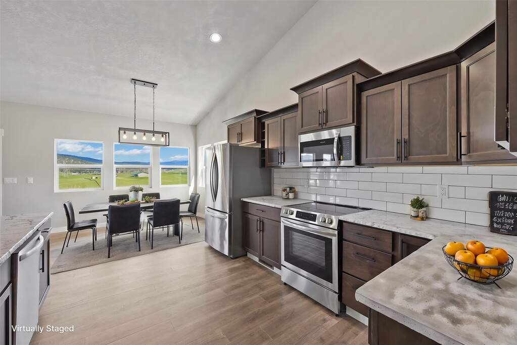 6 Bedroom Single Family Home/House's Image 6