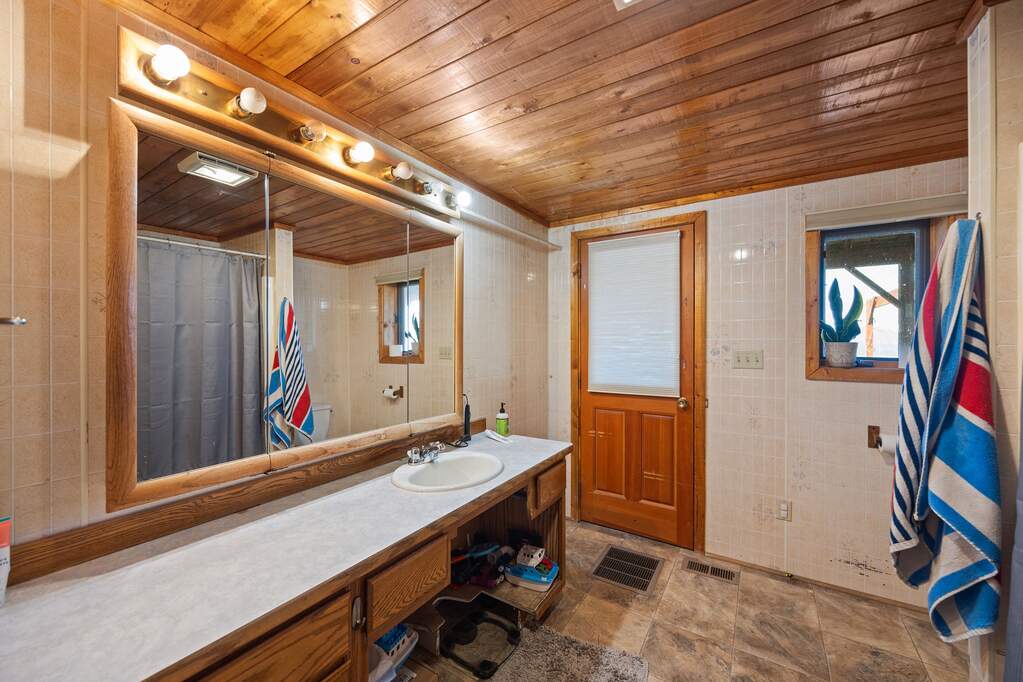 3 Bedroom Single Family Home/House's Image 43