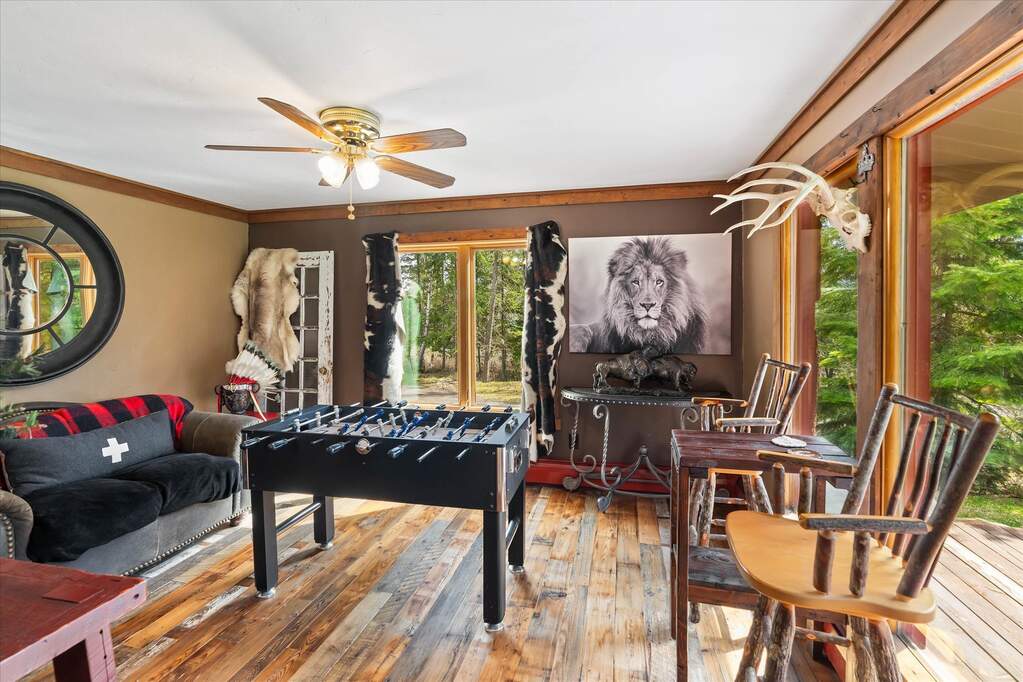 7 Bedroom Single Family Home/House's Image 17
