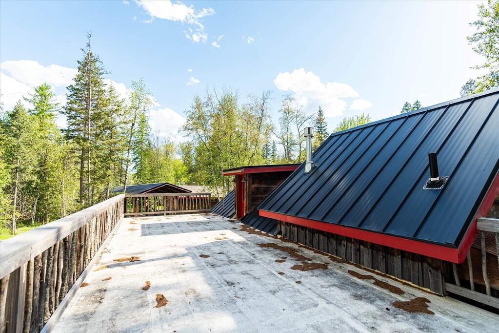 7 Bedroom Single Family Home/House's Image 37
