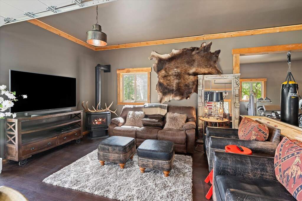 7 Bedroom Single Family Home/House's Image 61