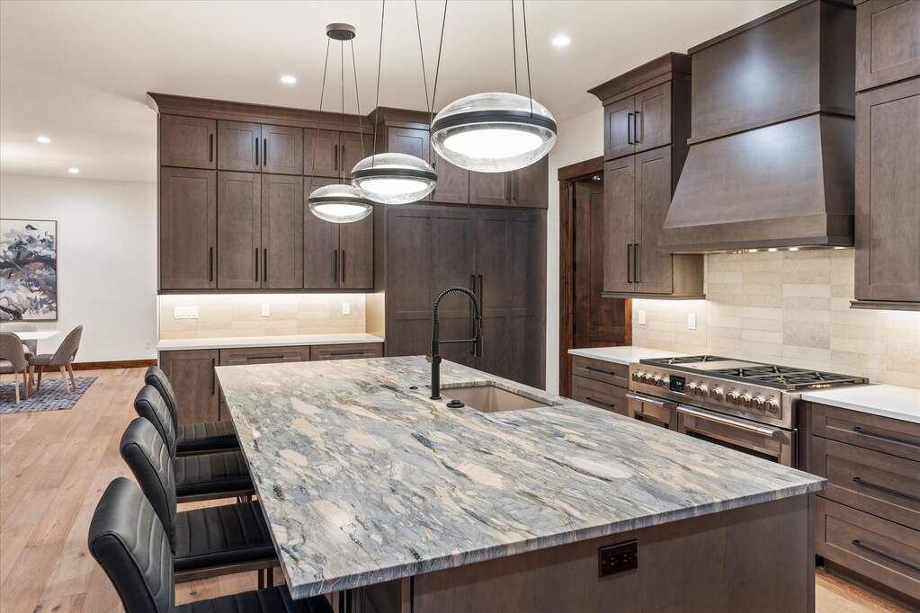 5 Bedroom Single Family Home/House's Image 10