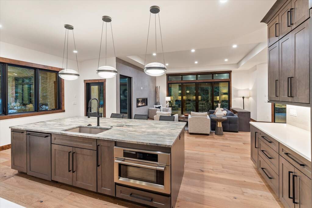 5 Bedroom Single Family Home/House's Image 12