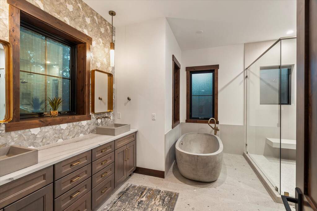5 Bedroom Single Family Home/House's Image 18