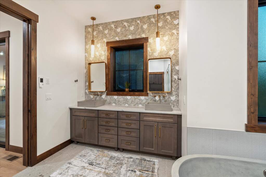 5 Bedroom Single Family Home/House's Image 19