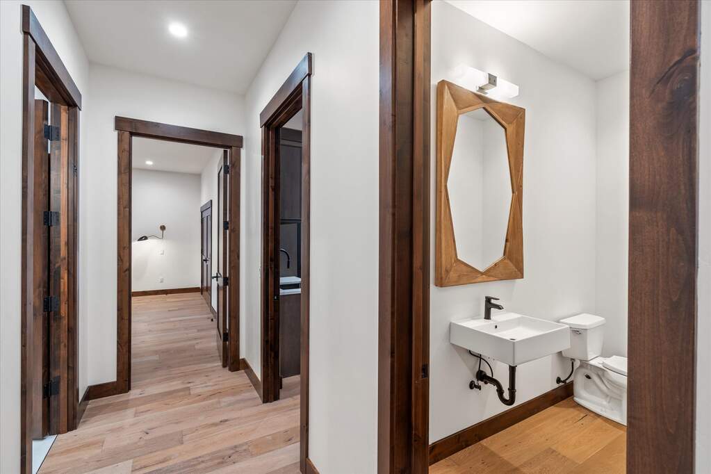 5 Bedroom Single Family Home/House's Image 25