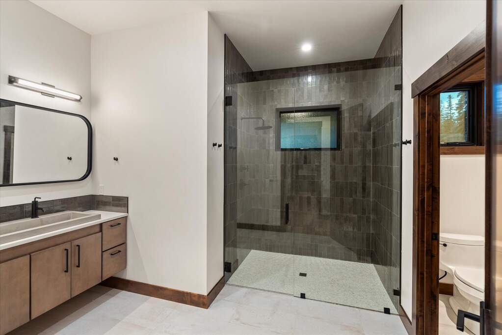 5 Bedroom Single Family Home/House's Image 29