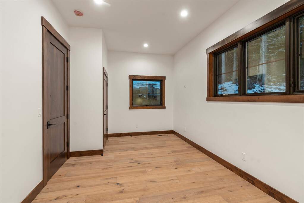5 Bedroom Single Family Home/House's Image 34