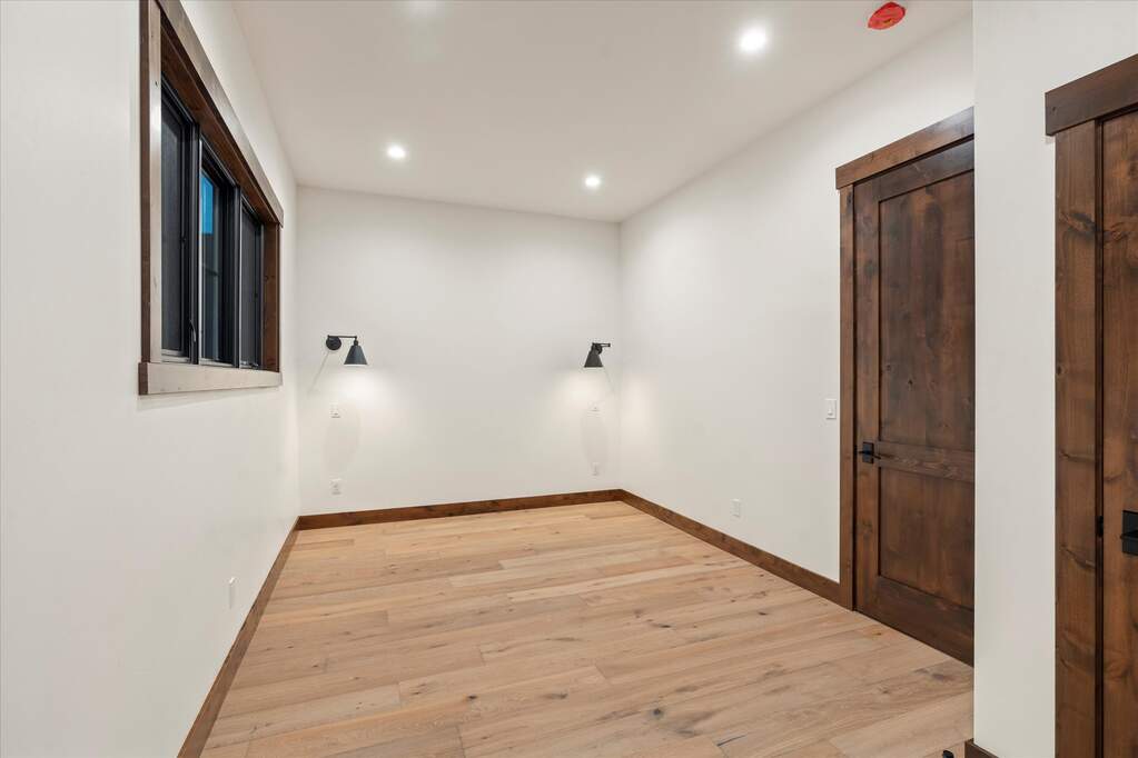 5 Bedroom Single Family Home/House's Image 35