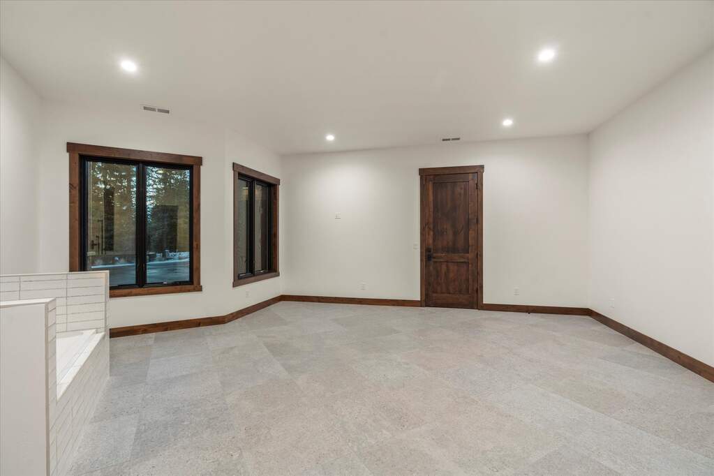 5 Bedroom Single Family Home/House's Image 36