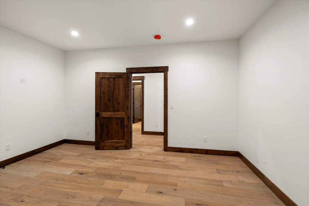 5 Bedroom Single Family Home/House's Image 44
