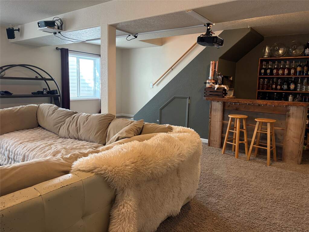5 Bedroom Single Family Home/House's Image 27