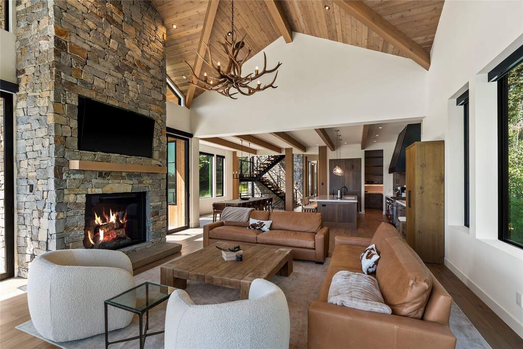 5 Bedroom Single Family Home/House's Image 17