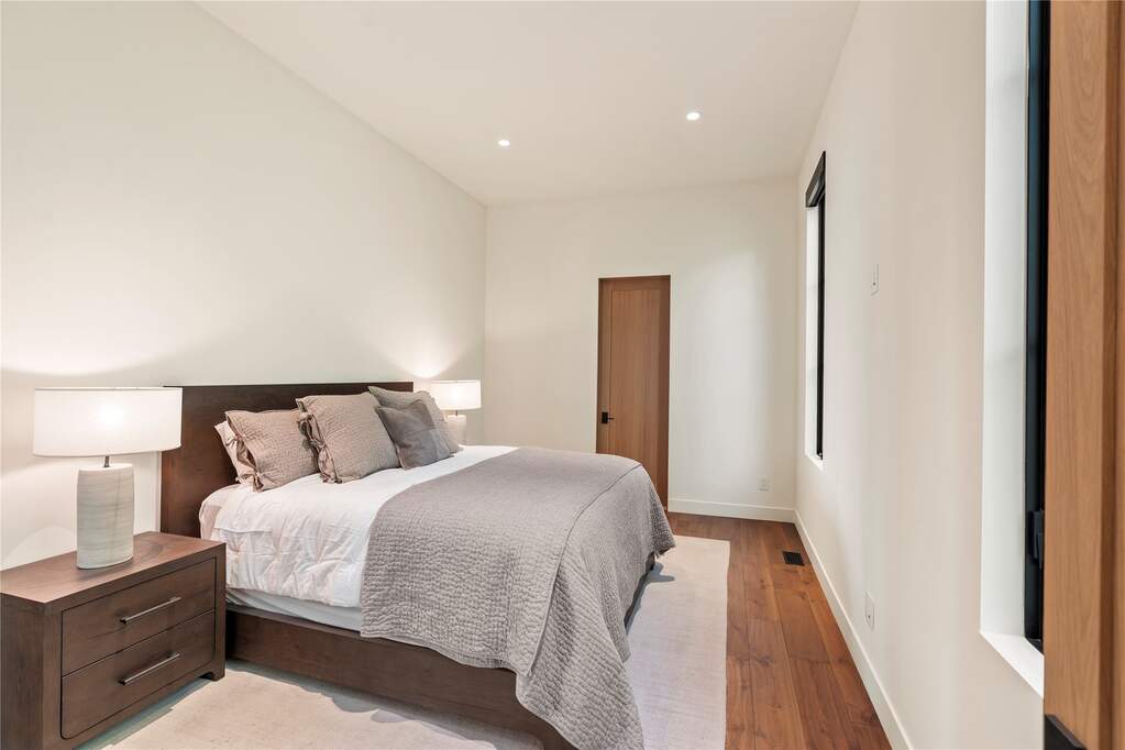 5 Bedroom Single Family Home/House's Image 26
