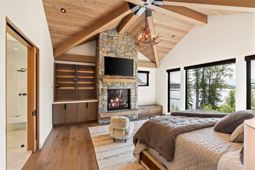 5 Bedroom Single Family Home/House's Image 32