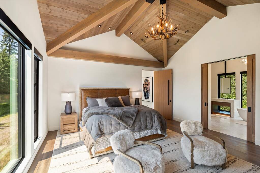 5 Bedroom Single Family Home/House's Image 34