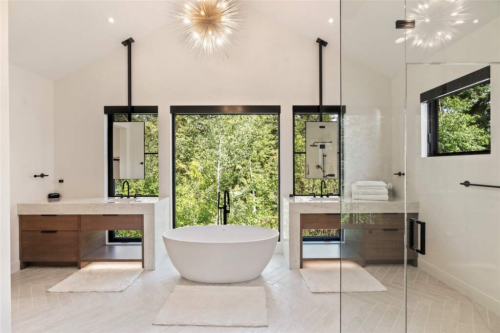5 Bedroom Single Family Home/House's Image 35