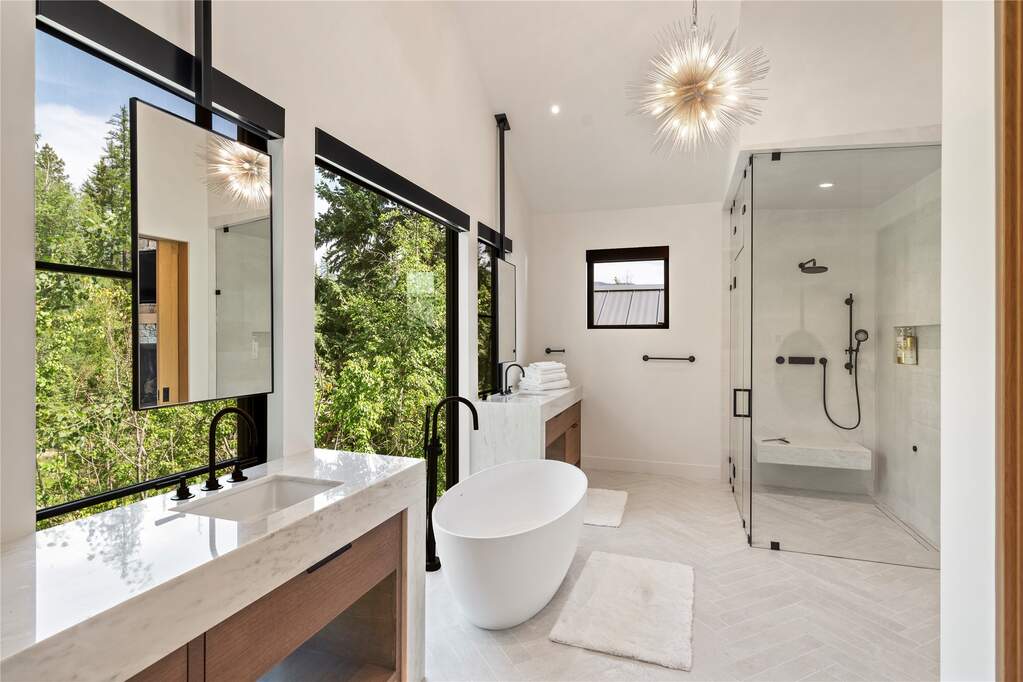5 Bedroom Single Family Home/House's Image 36