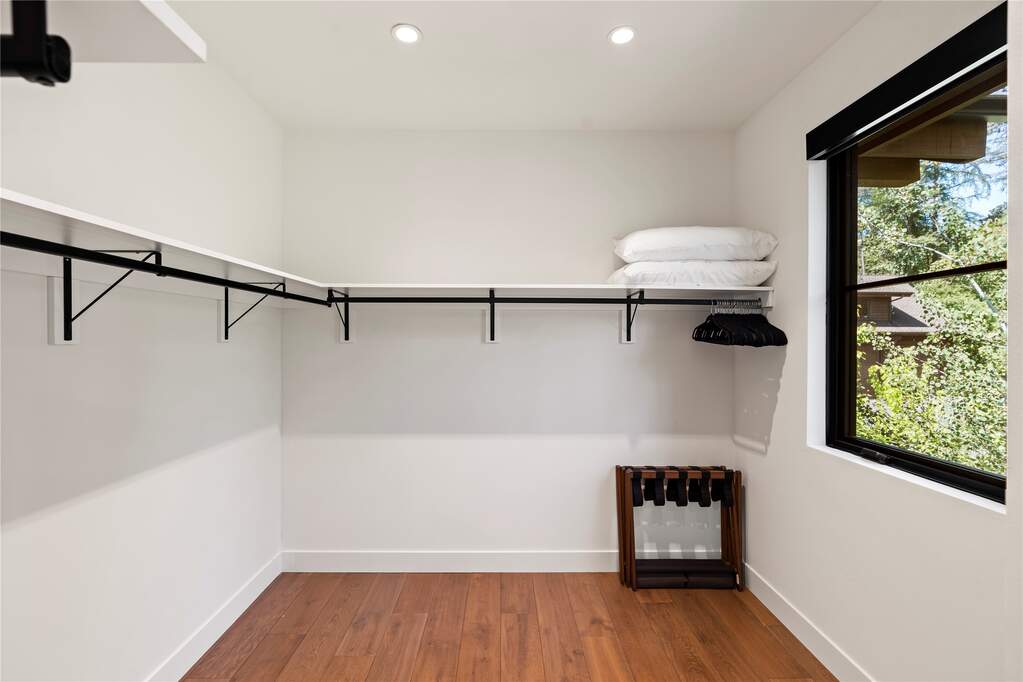 5 Bedroom Single Family Home/House's Image 37