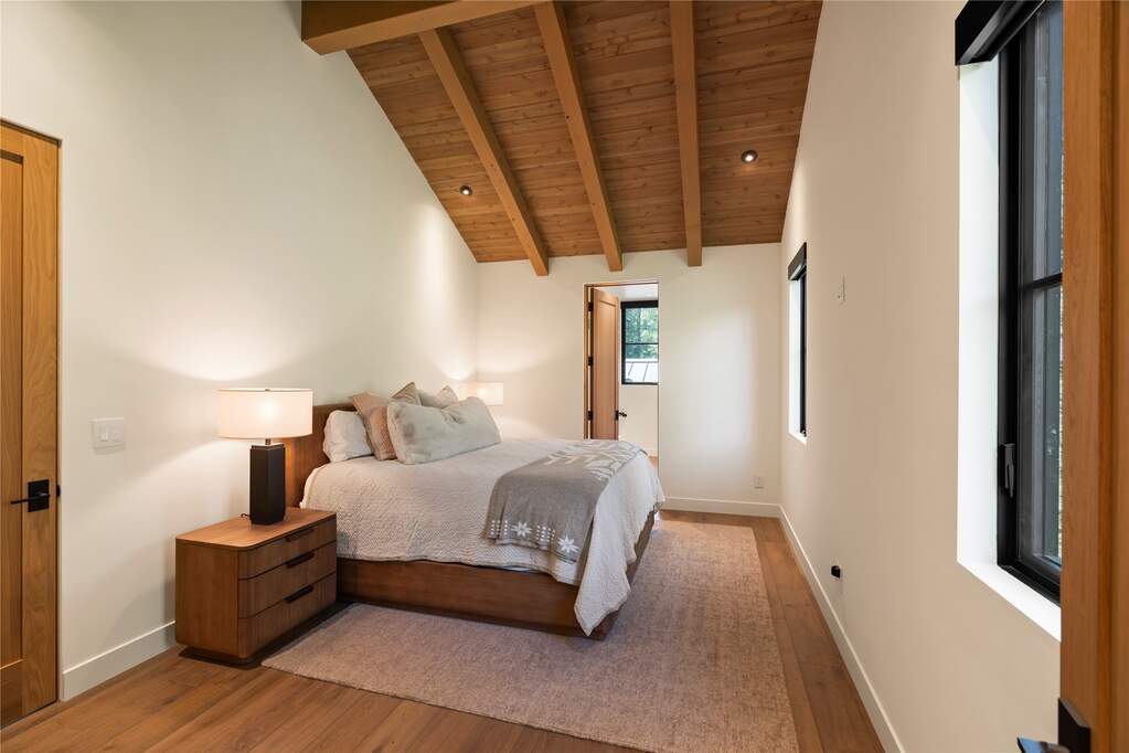 5 Bedroom Single Family Home/House's Image 38