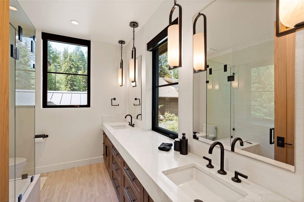 5 Bedroom Single Family Home/House's Image 39