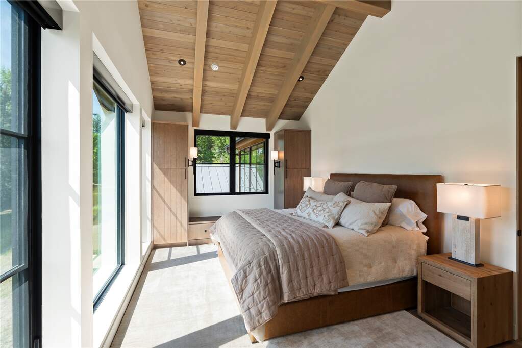 5 Bedroom Single Family Home/House's Image 41