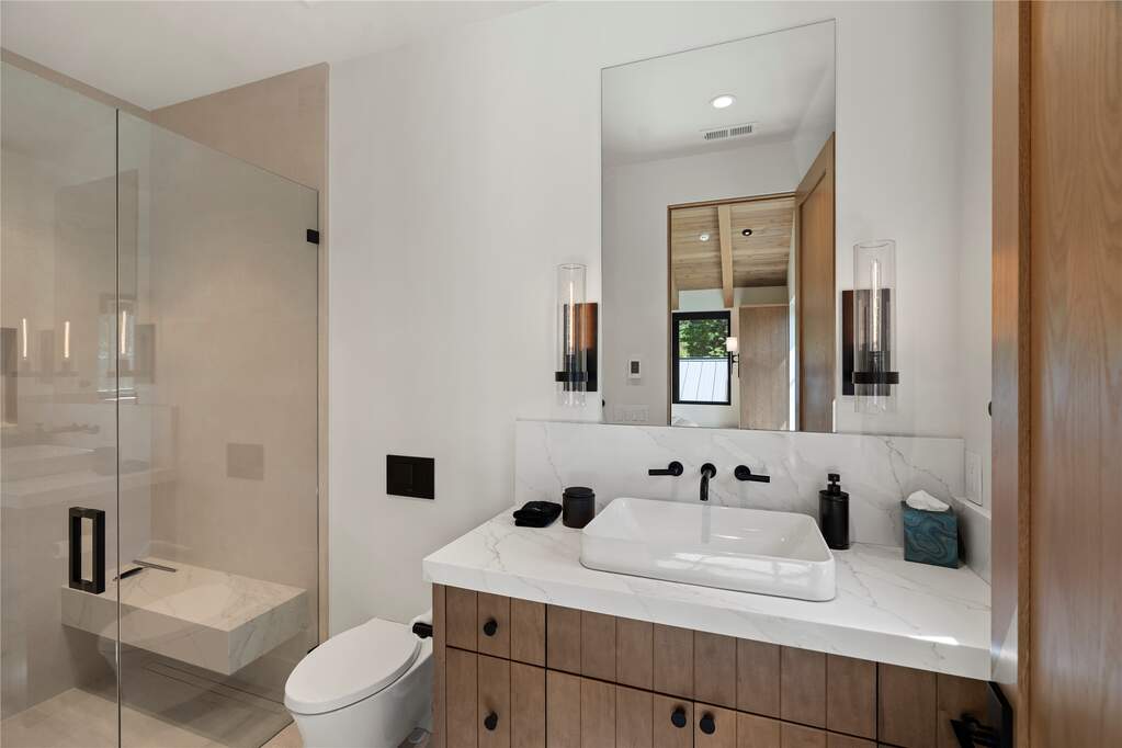 5 Bedroom Single Family Home/House's Image 42