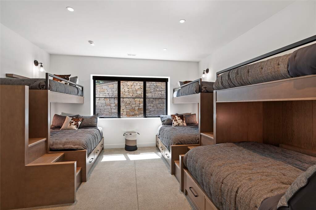 5 Bedroom Single Family Home/House's Image 56