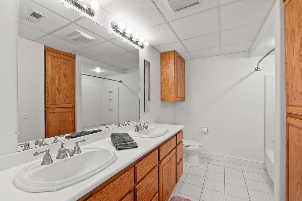 4 Bedroom Single Family Home/House's Image 35