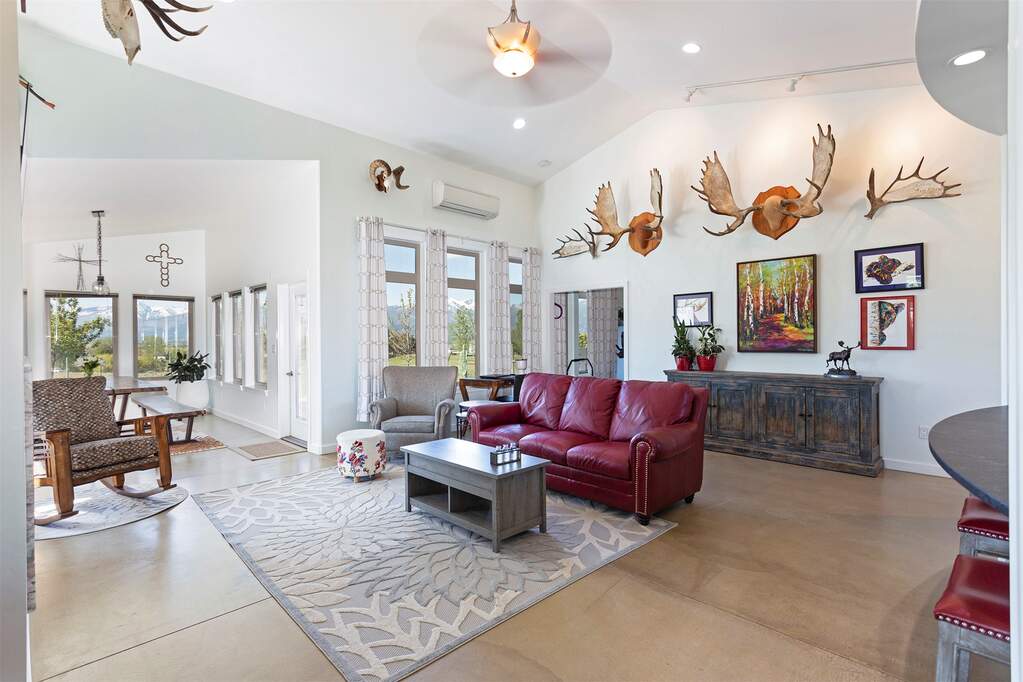 3 Bedroom Single Family Home/House's Image 8