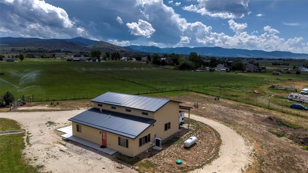 3 Bedroom Single Family Home/House's Image 32