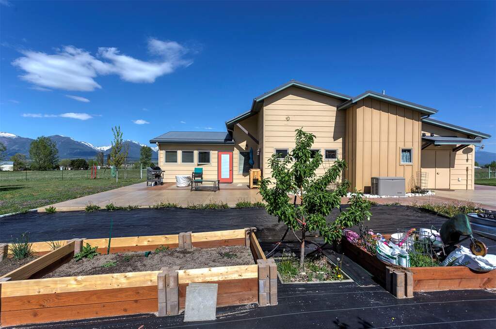 3 Bedroom Single Family Home/House's Image 62