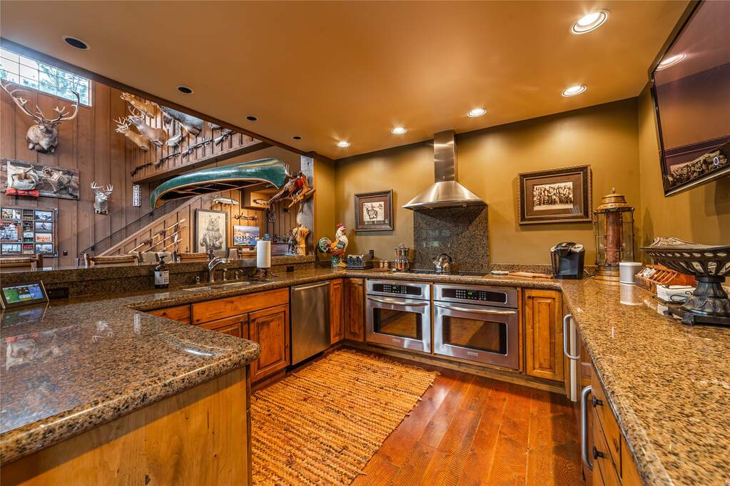 13 Bedroom Single Family Home/House's Image 110