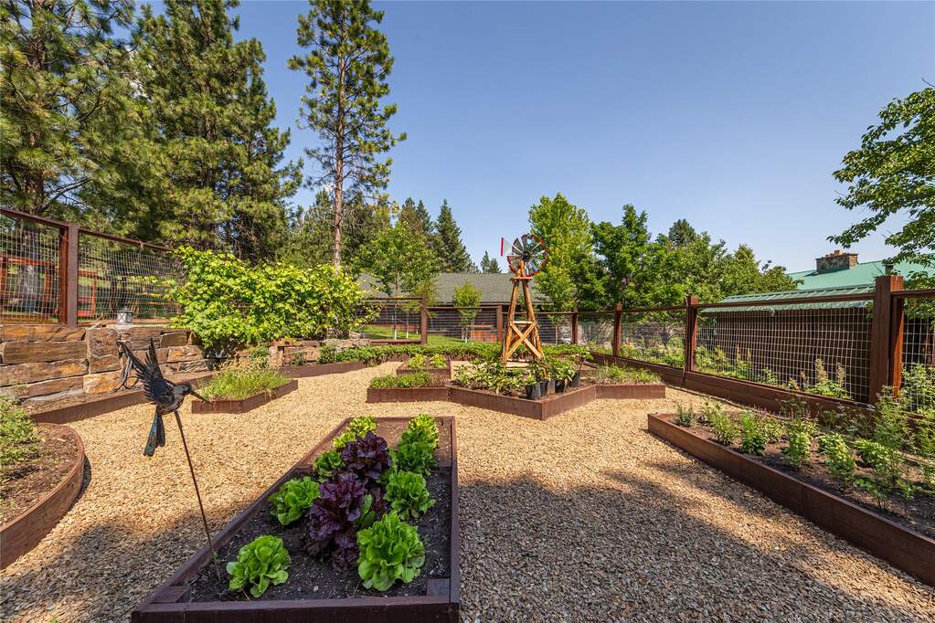 13 Bedroom Single Family Home/House's Image 71