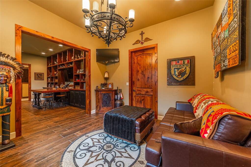 13 Bedroom Single Family Home/House's Image 74