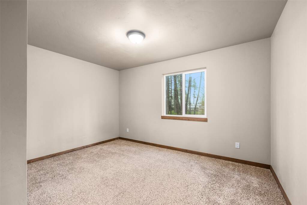 6 Bedroom Single Family Home/House's Image 18
