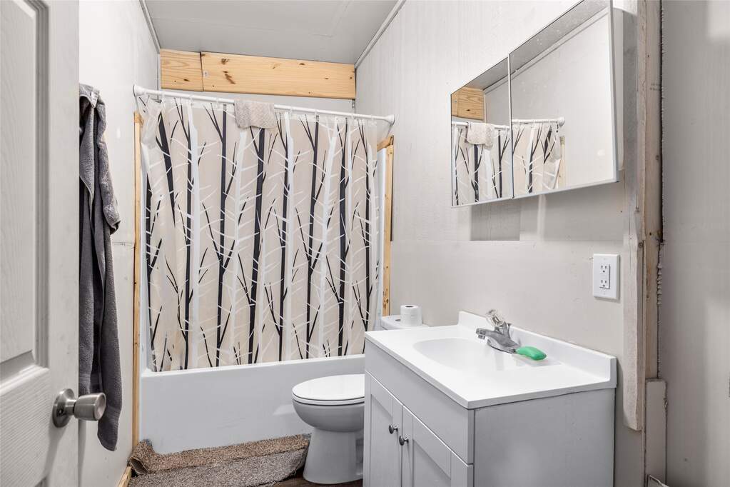 6 Bedroom Single Family Home/House's Image 26