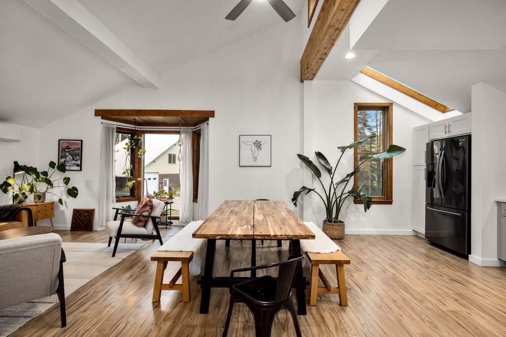 6 Bedroom Single Family Home/House's Image 10