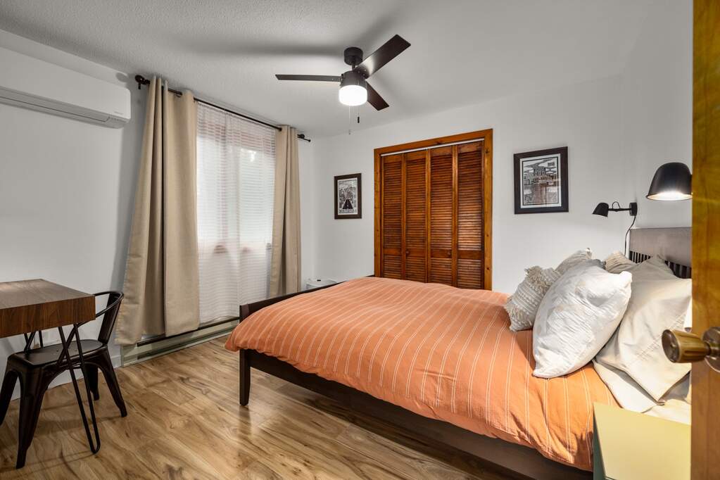 6 Bedroom Single Family Home/House's Image 11