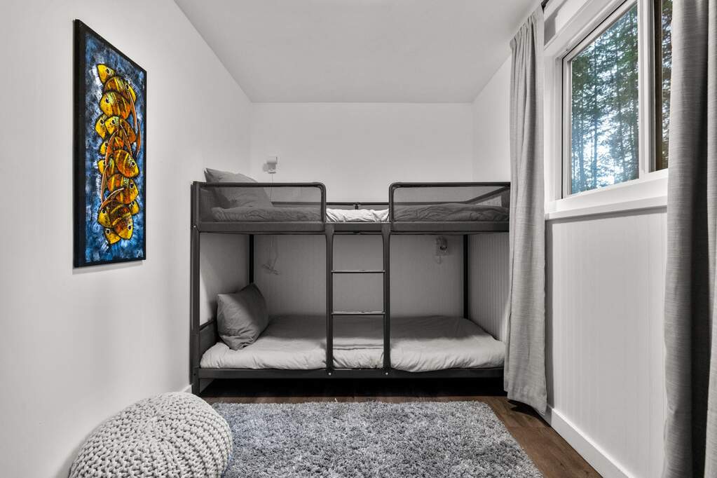 6 Bedroom Single Family Home/House's Image 24