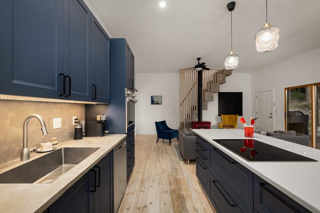 6 Bedroom Single Family Home/House's Image 33