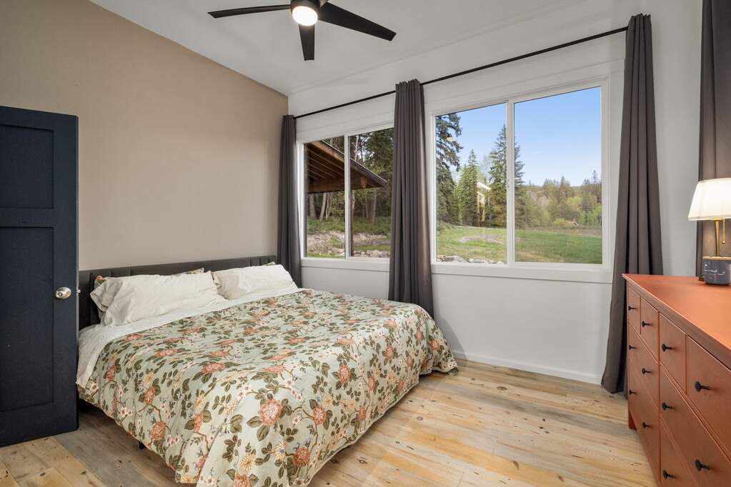 6 Bedroom Single Family Home/House's Image 38