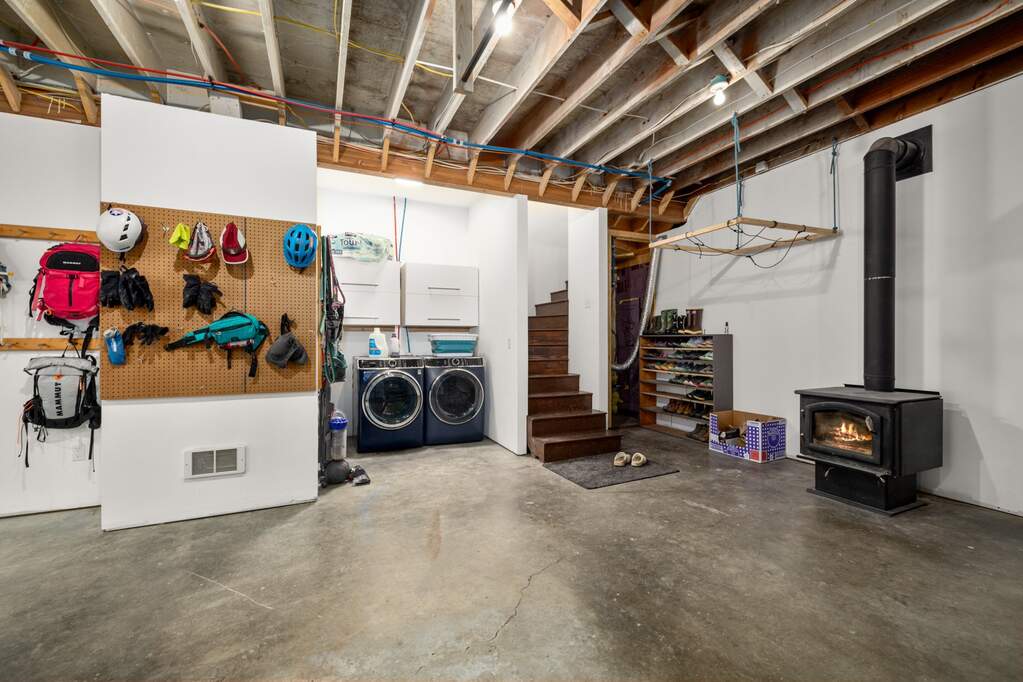 6 Bedroom Multi Unit's Image 48