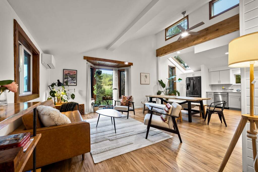 6 Bedroom Multi Unit's Image 3