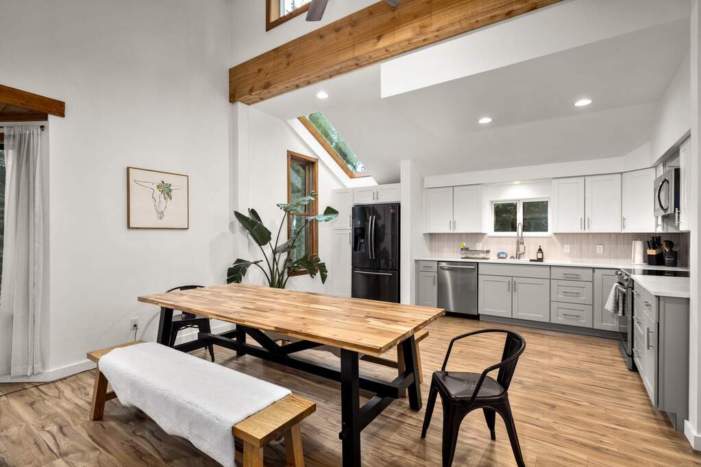 6 Bedroom Multi Unit's Image 4