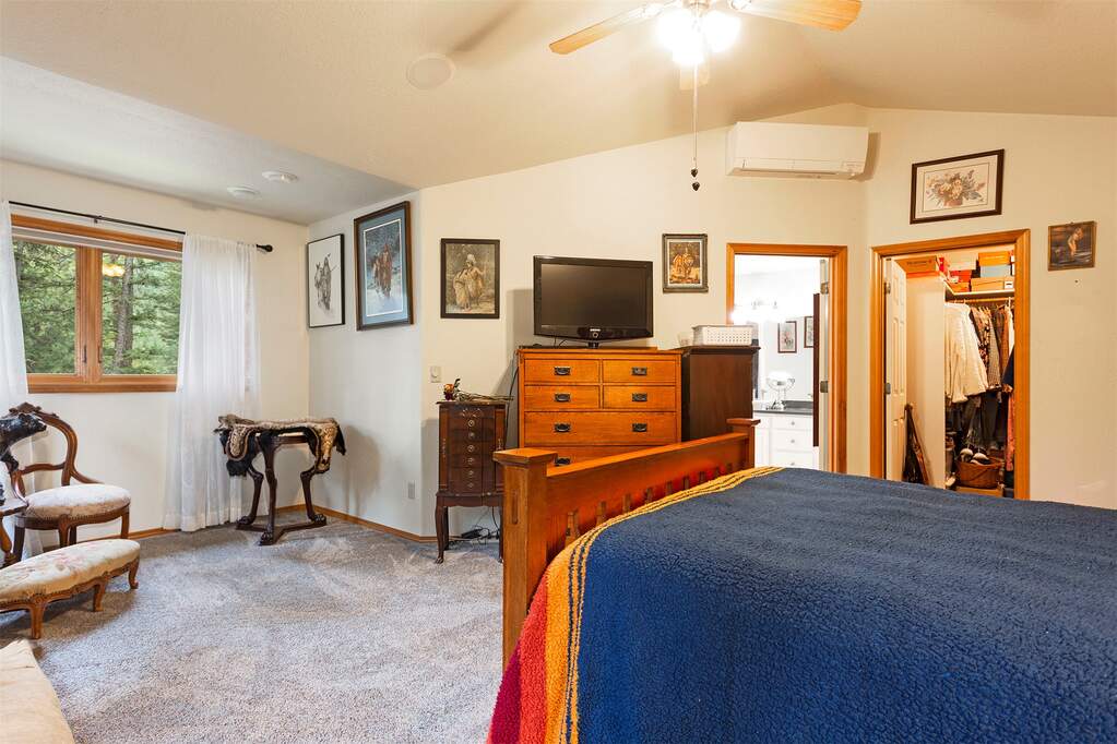 4 Bedroom Single Family Home/House's Image 12