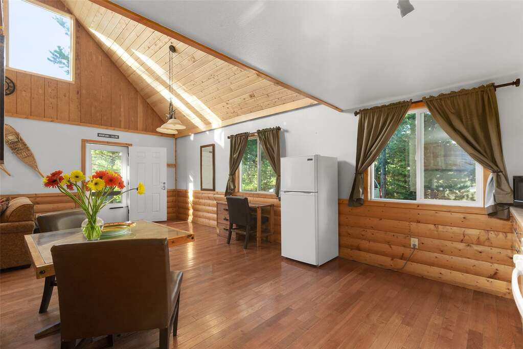 17 Bedroom Single Family Home/House's Image 7